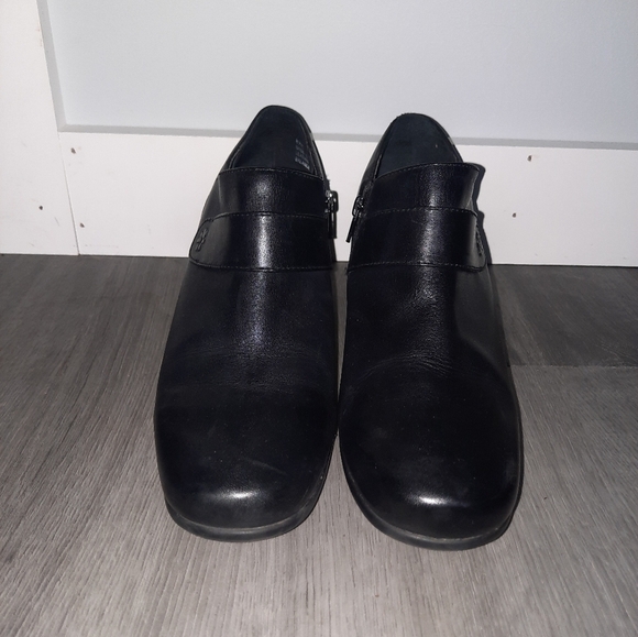 Clarks Black Leather Ankle Booties - Picture 2 of 5